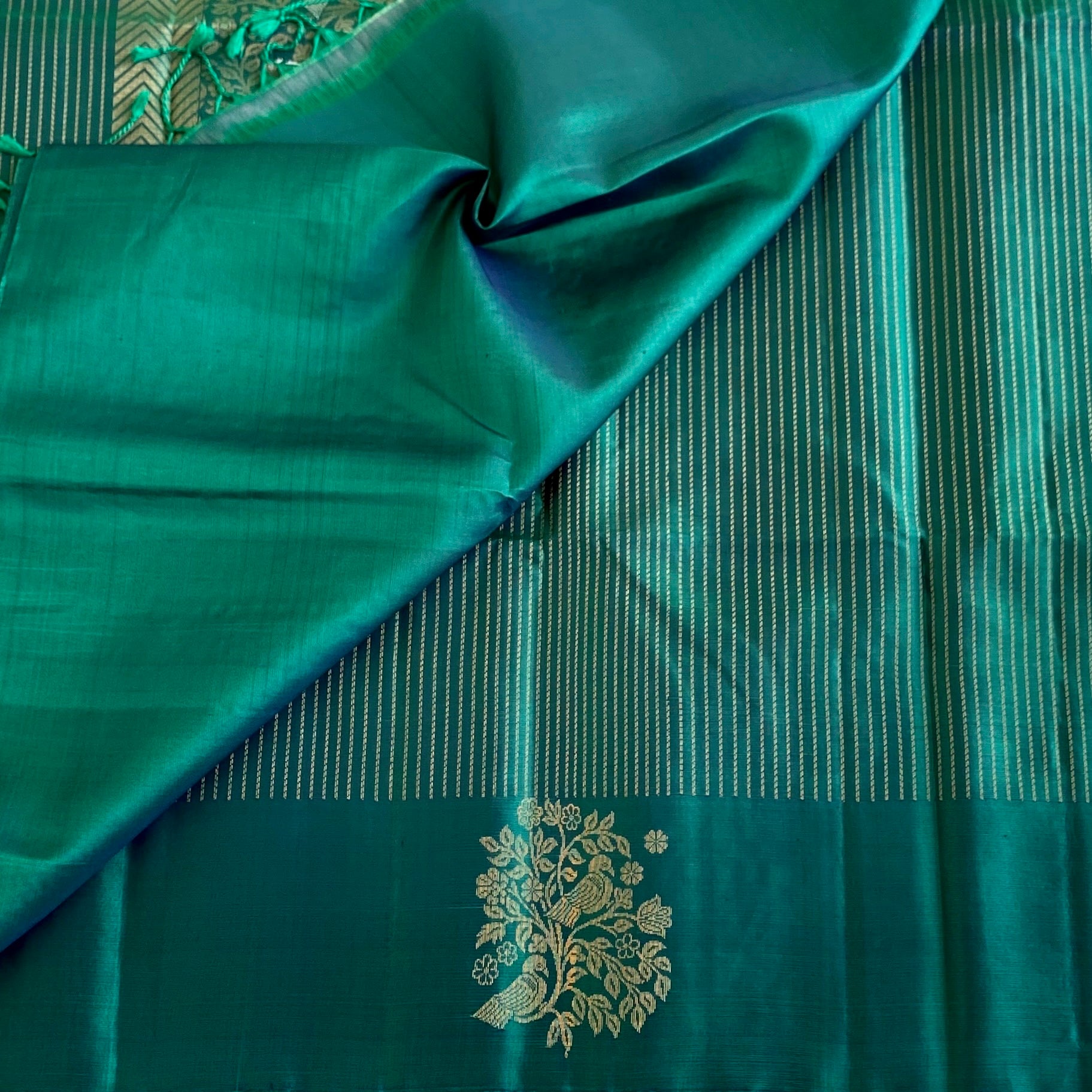 Dual shaded Emerald Green Designer Pure Silk With Intricate Pallu
