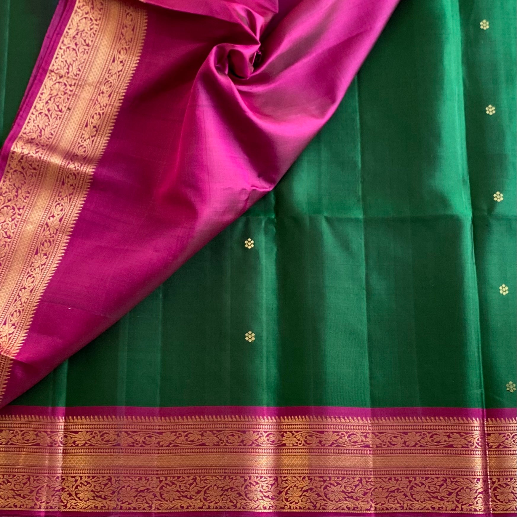 Bottle Green Designer Pure Silk Saree With Rani Pink Pallu