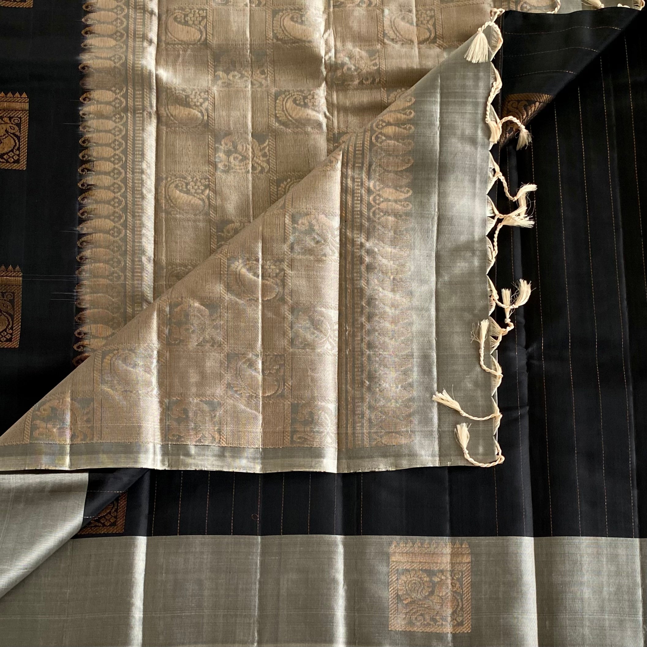 Olive Green Designer Pure Silk Saree With Jet Black Contrast Pallu