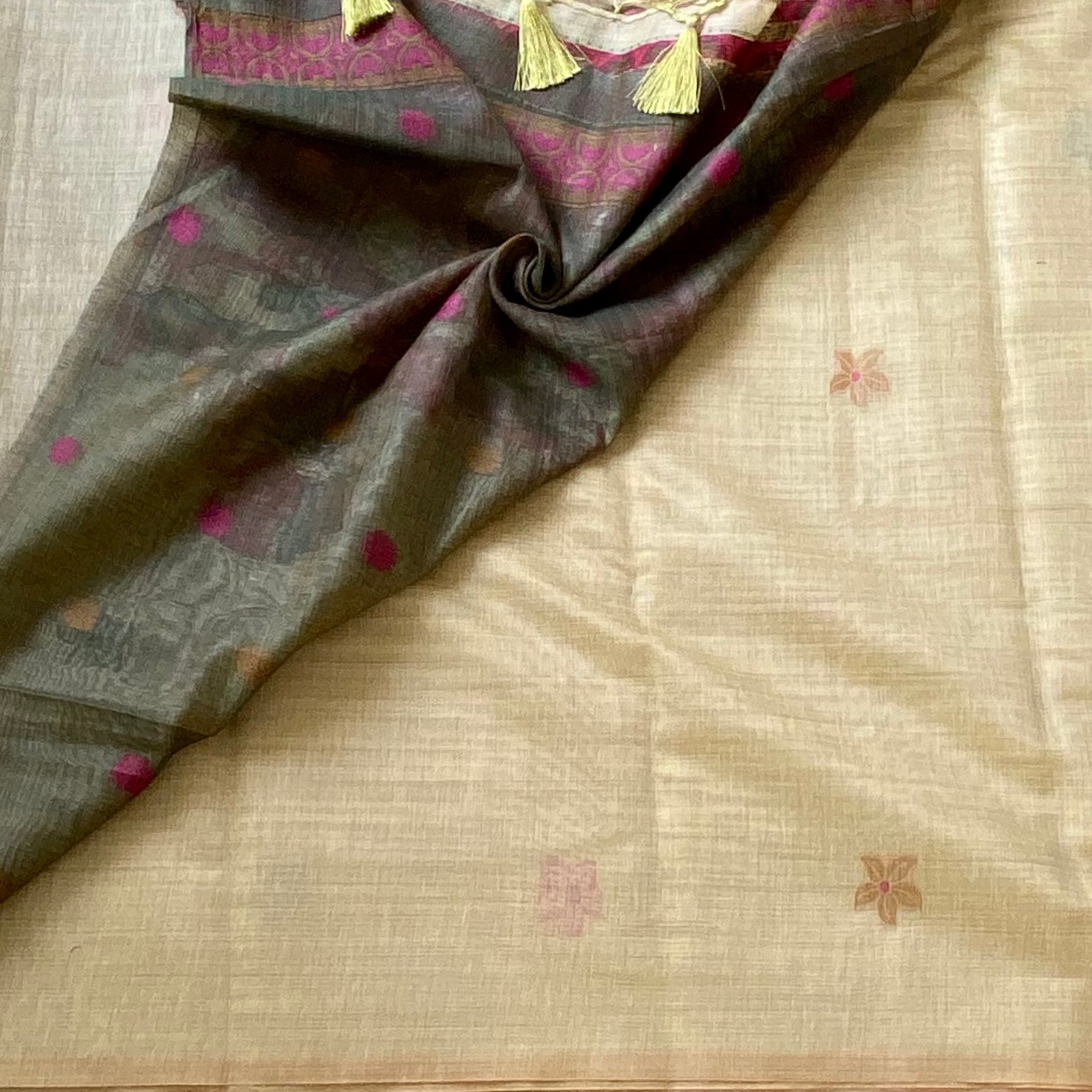 Sage Green Floral Pallu Woven Saree With Tassel Border Elegant