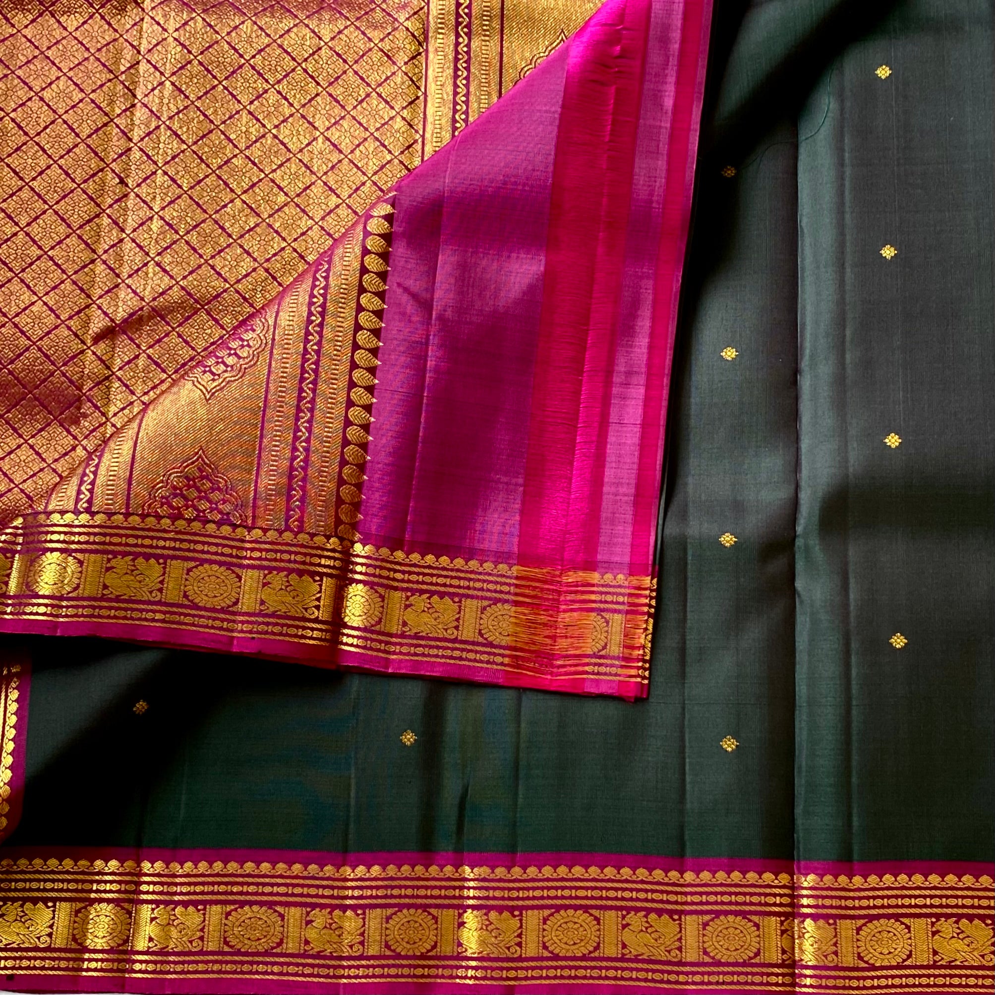 Traditional elegance Dual shaded the bottle green with magenta Kanjeevaram silk