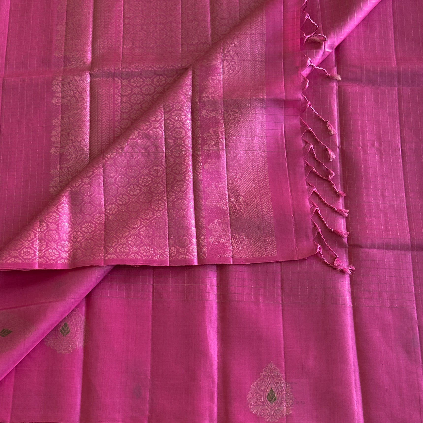 Lotus pink pure silk beauty wit stunning silver zari designer saree .