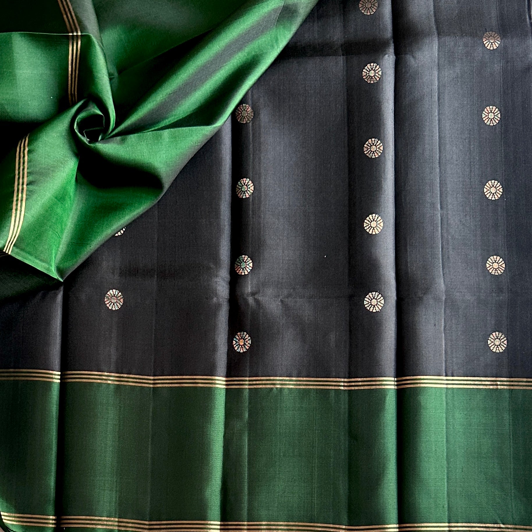 Emerald Green Silk Saree Navy Pallu Gold Zari Border Traditional