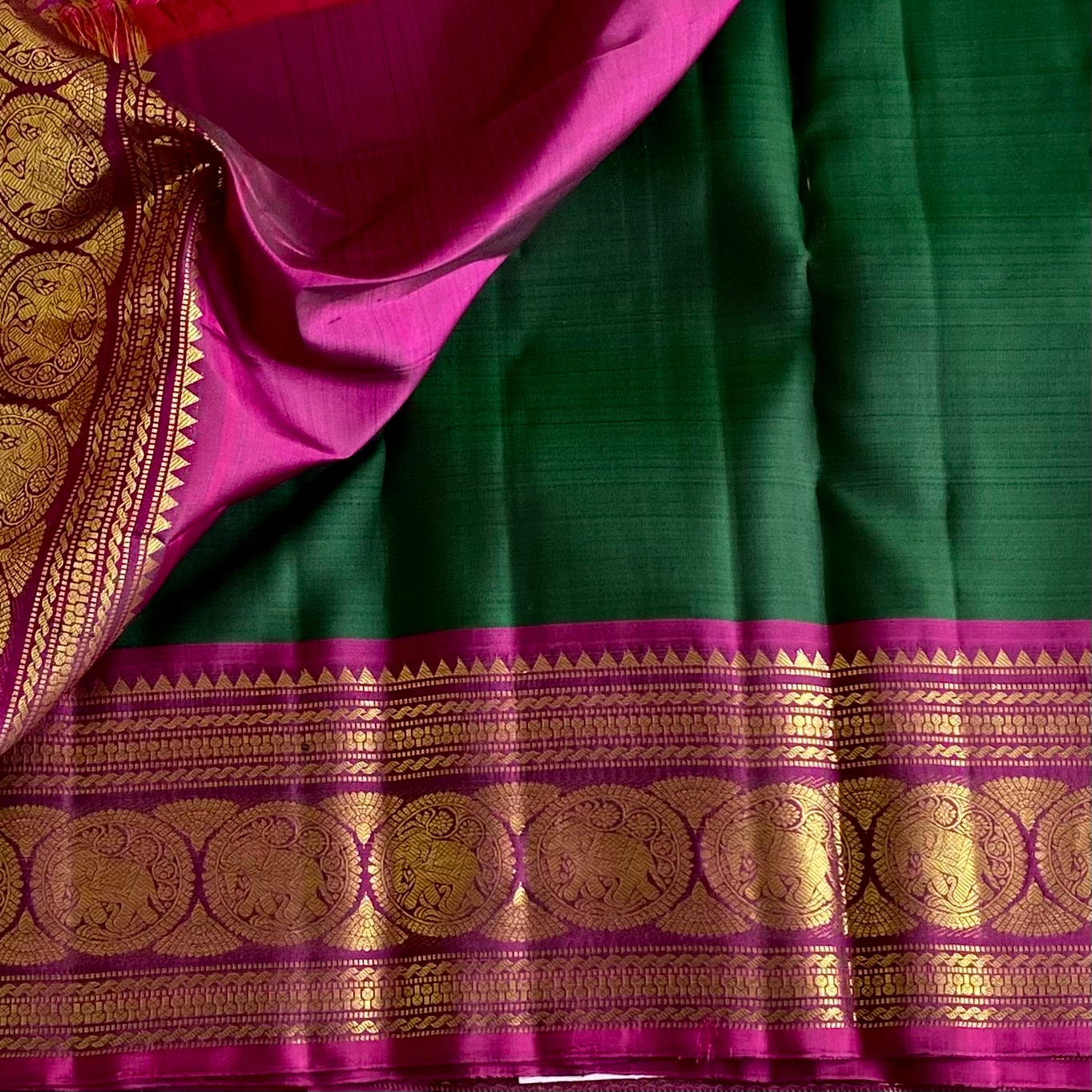 Emerald Green Kanjeevaram Pure Zari Silk Saree With Rani Pink Pallu