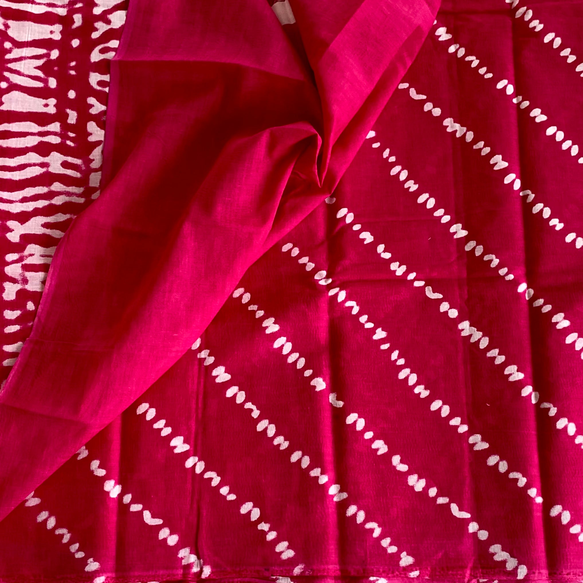 Magenta Bandhani Saree White Dotted Diagonal Pattern Soft Matte Finish