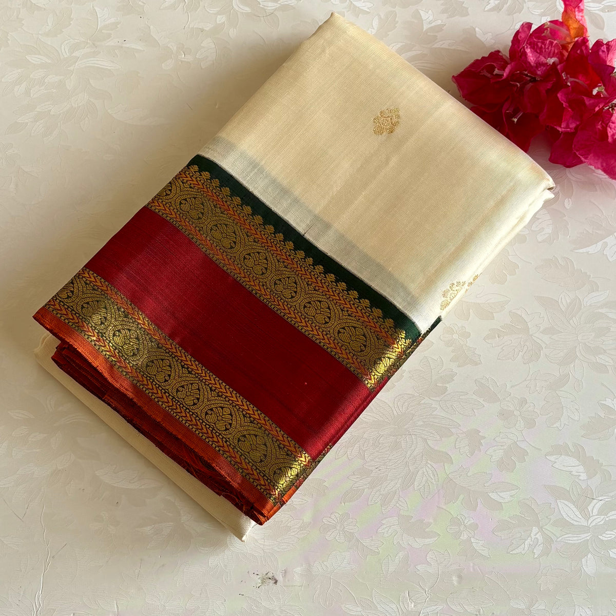 Ivory Kanjeevaram Pure Zari Silk Saree With Deep Green & Rust Pallu