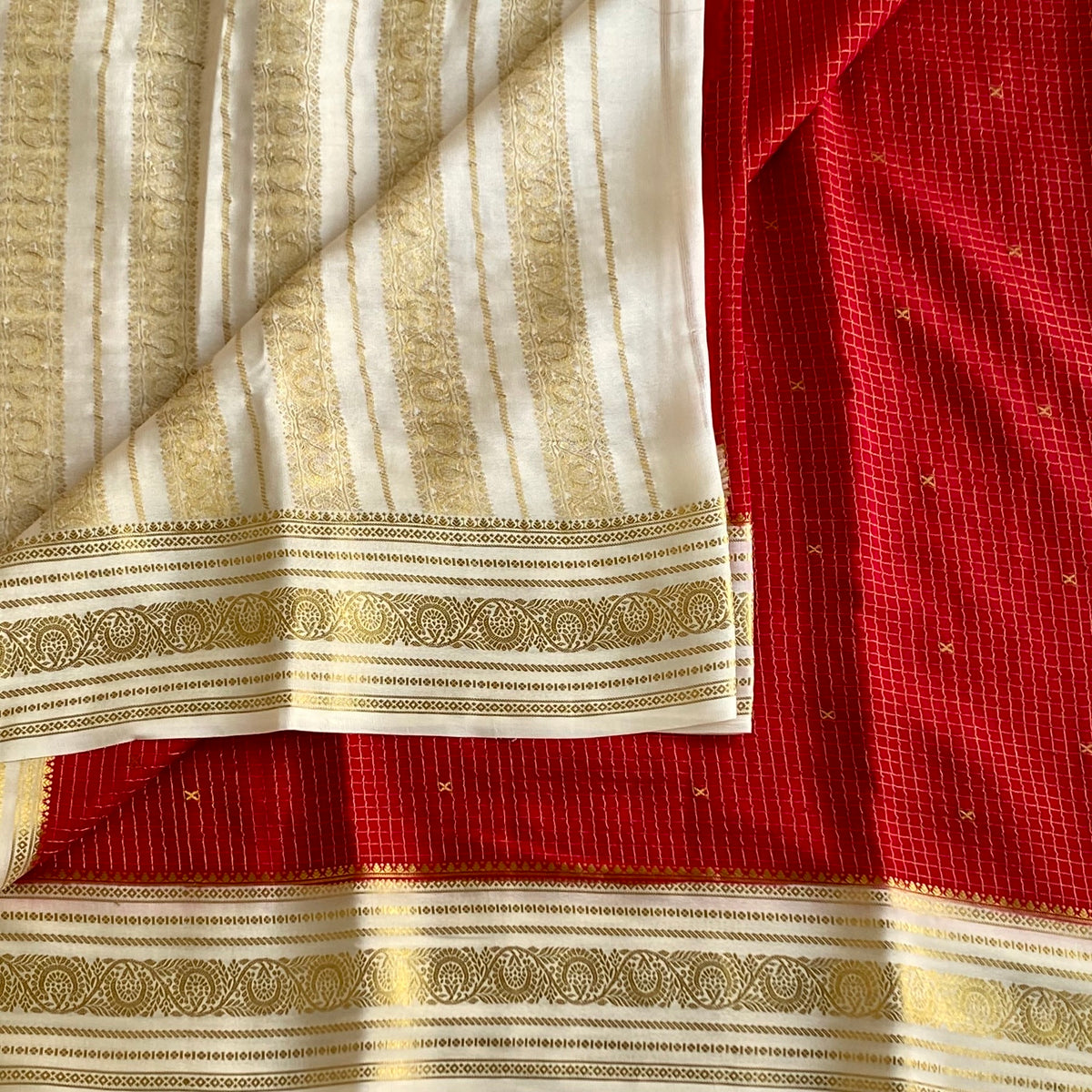 Mysore Crepe Silk Scarlet Red Saree With Scarlet Red Pallu And Zari Border