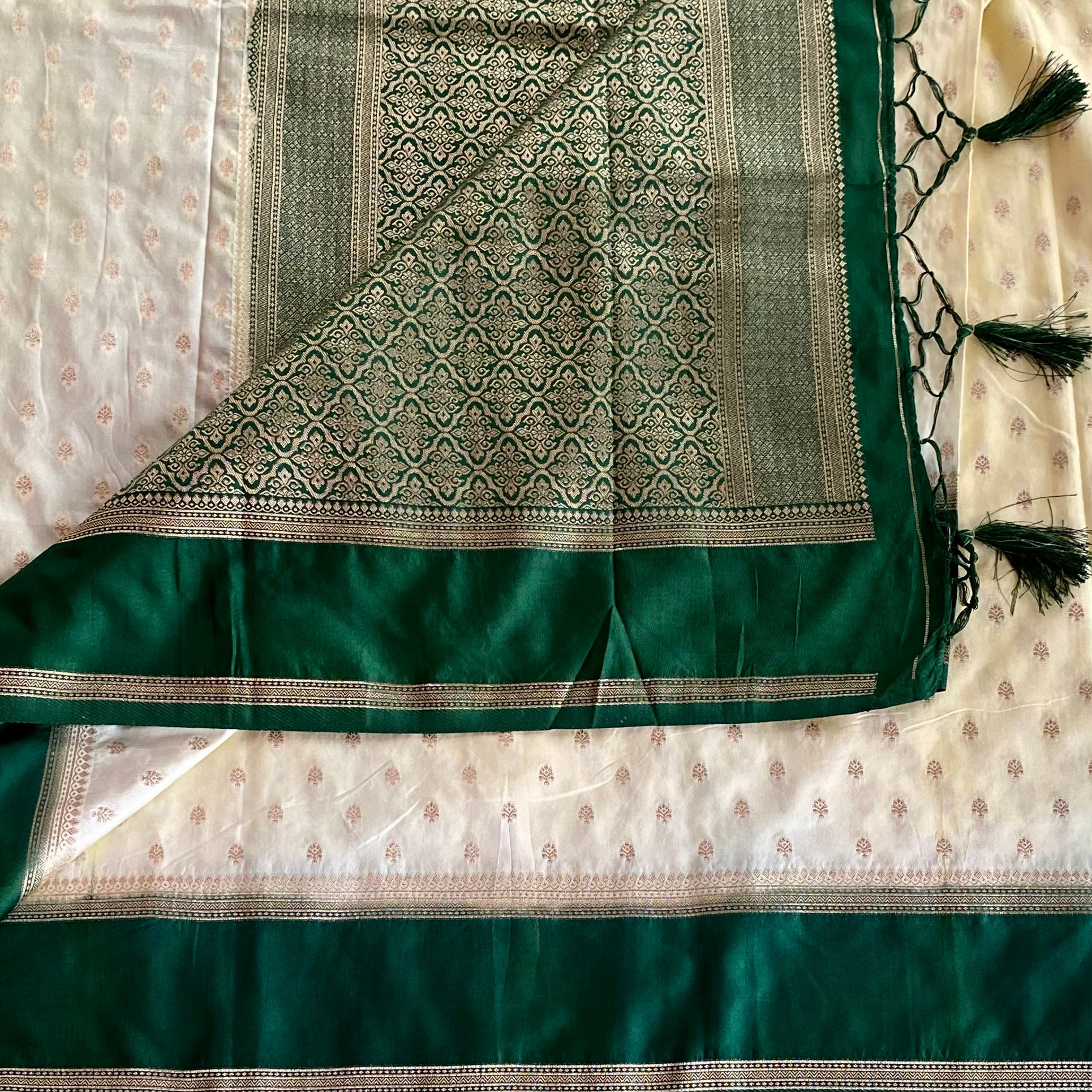 Ivory Green Banarasi Silk Saree Gold Zari Pallu Elegant Traditional