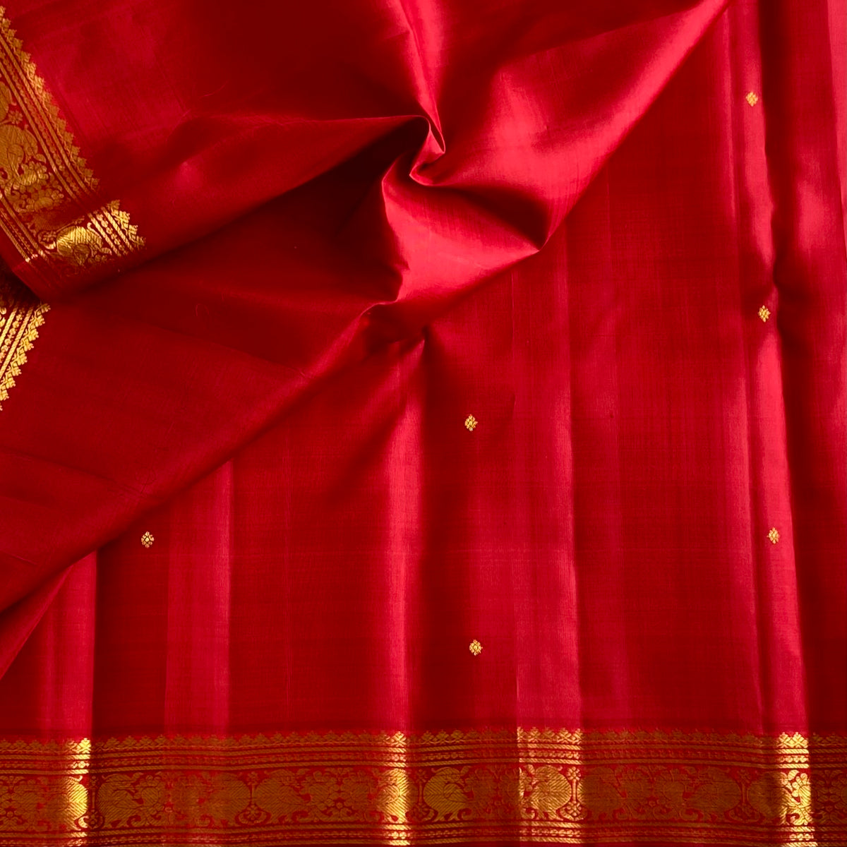 Scarlet Red Kanjeevaram Pure Zari Silk Saree With Metallic Gold Border