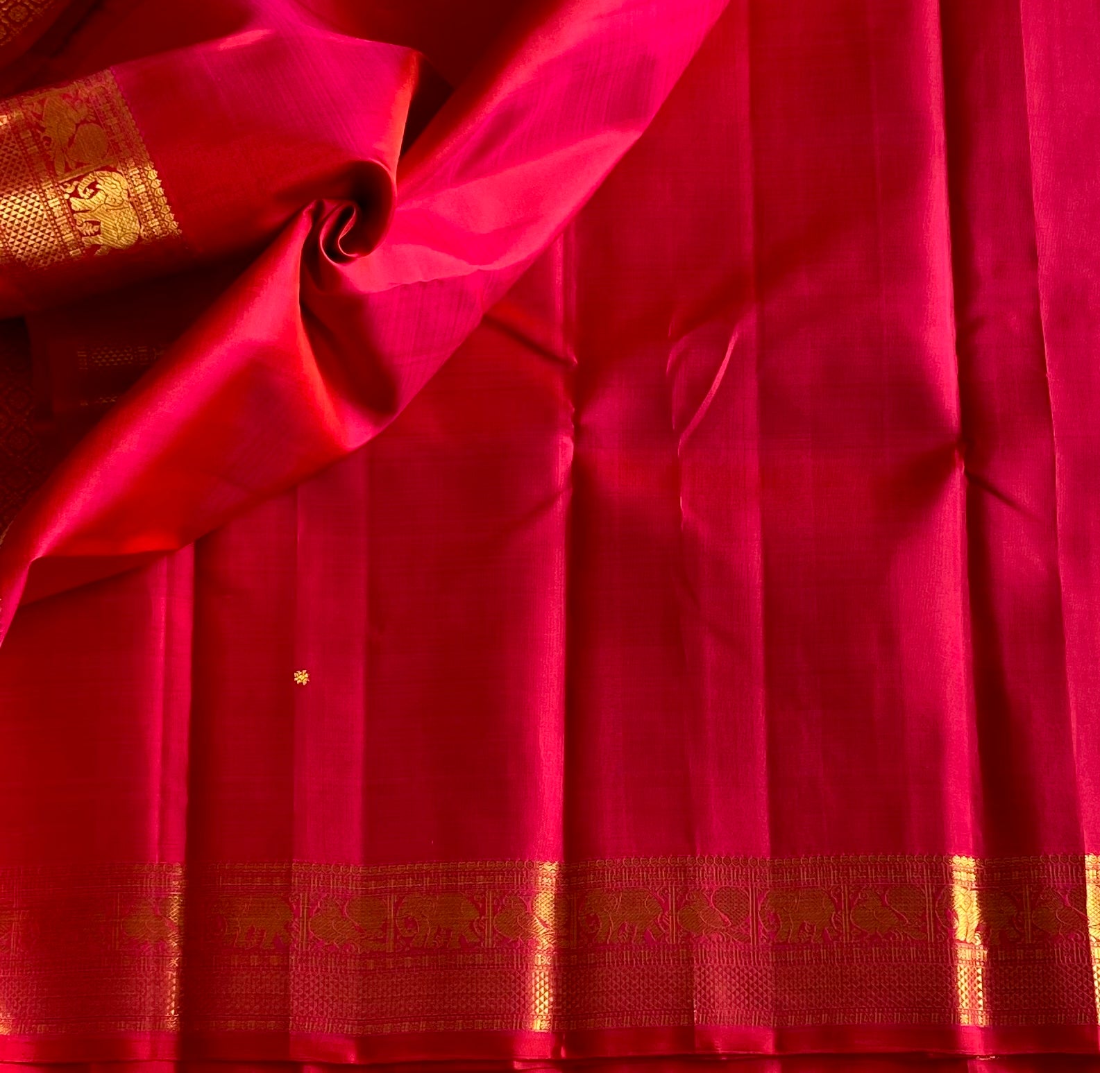 Scarlet Silk Zari Saree With Paisley Elephant Border Traditional Wedding Wear