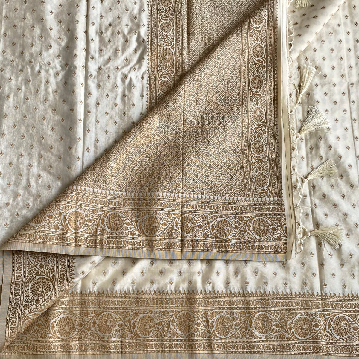 Ivory Soft Crepe Silk Saree With Earthy Brown Pallu