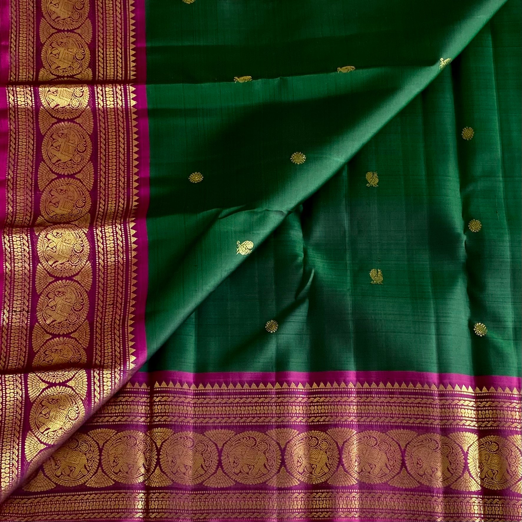 Emerald Green Kanjeevaram Pure Zari Silk Saree With Rani Pink Pallu
