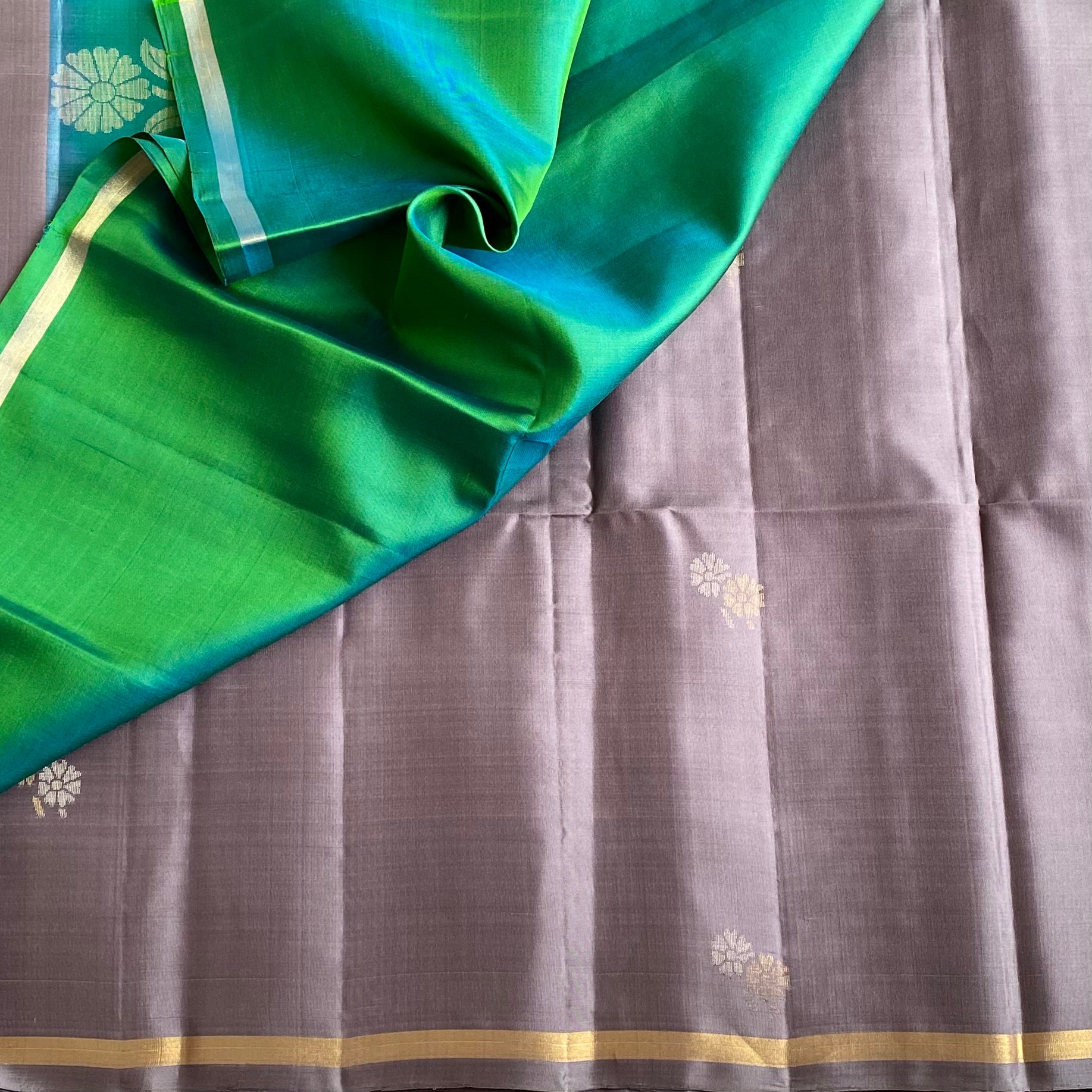 Dusky Mauve Grey Designer Pure Silk Saree With Emerald Green Chevron Pallu